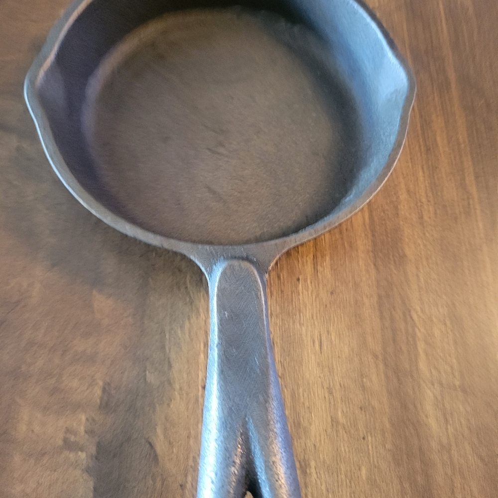 WAGNER Cast Iron Skillet - Black